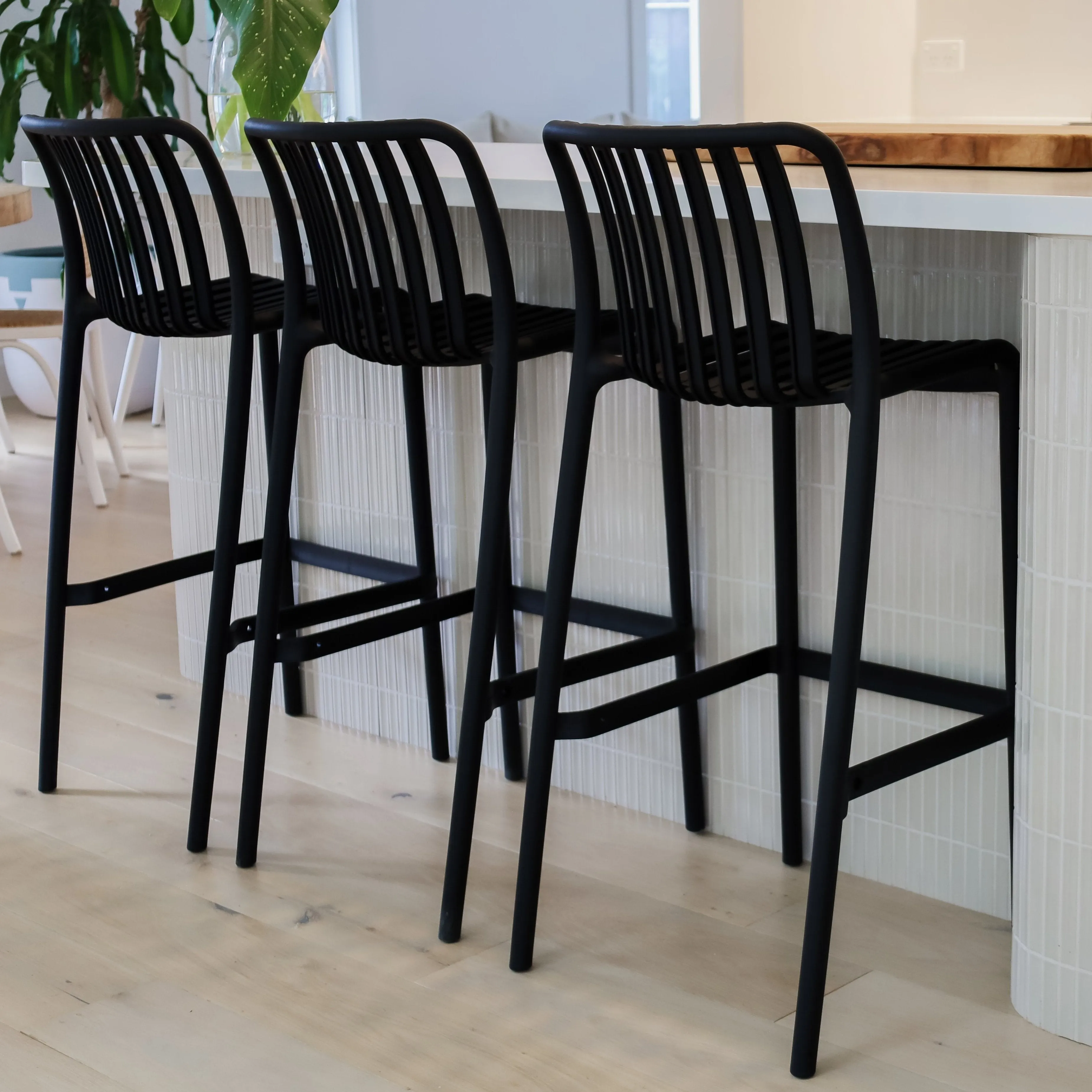 Bertioga Black Outdoor Barstool