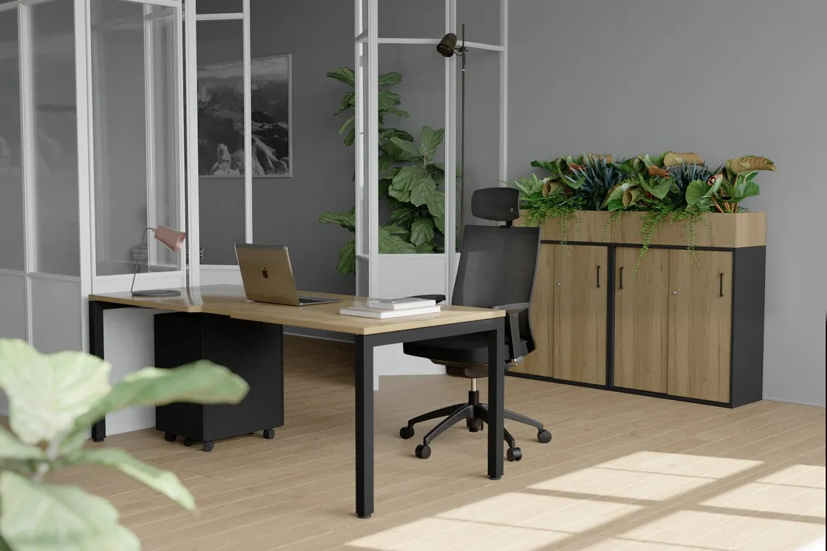 Quadro Square Legs Office Desk [1400L x 700W]