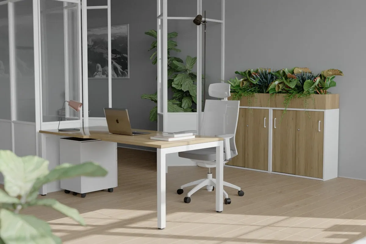 Quadro Square Legs Office Desk [1400L x 700W]